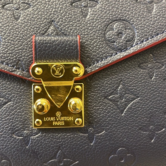 Cross body bag, navy red trim. Very classy - Picture 2 of 3